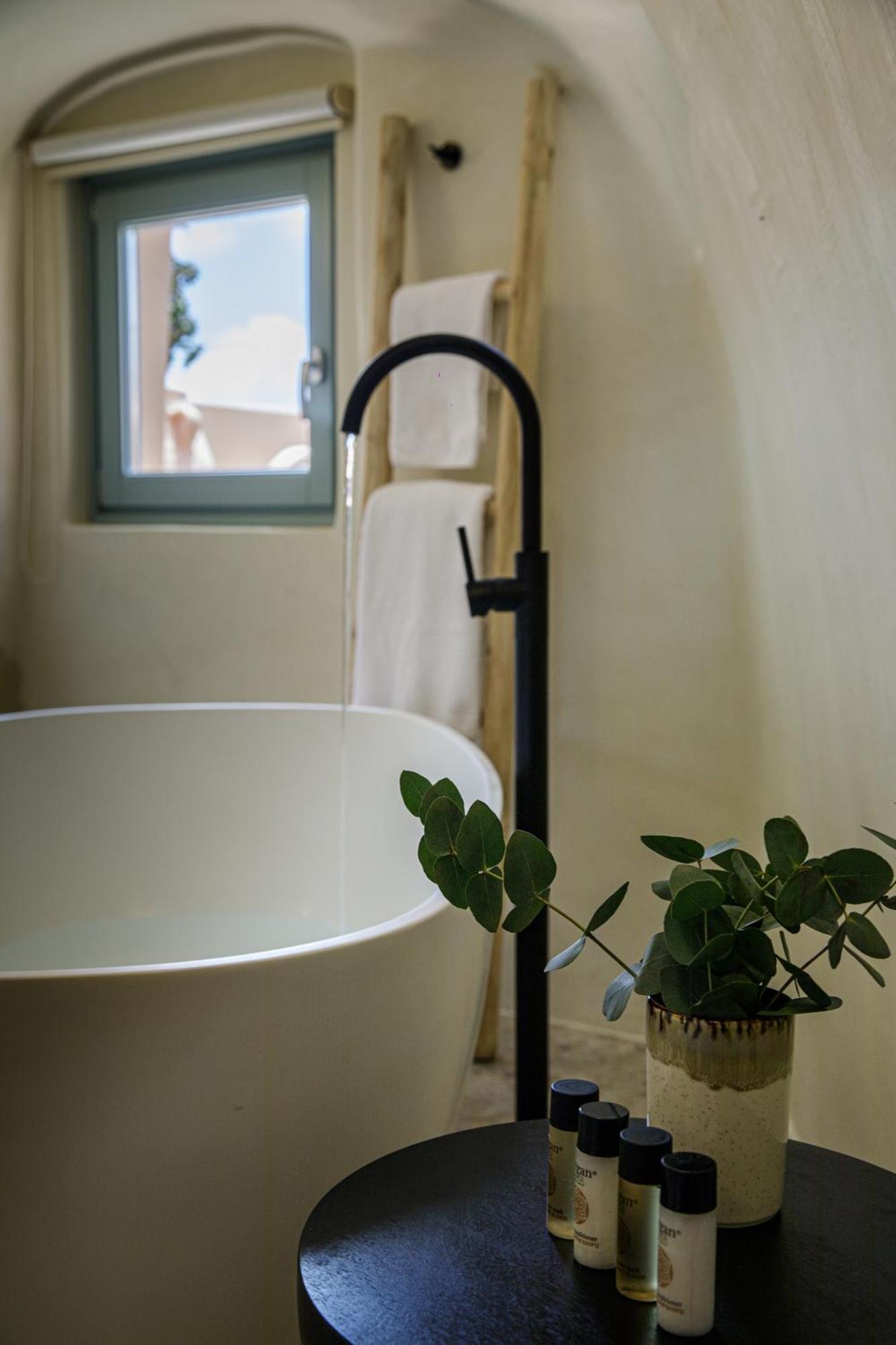 Annouso Villa With Hot Tub By Caldera Houses Oia  Exterior photo